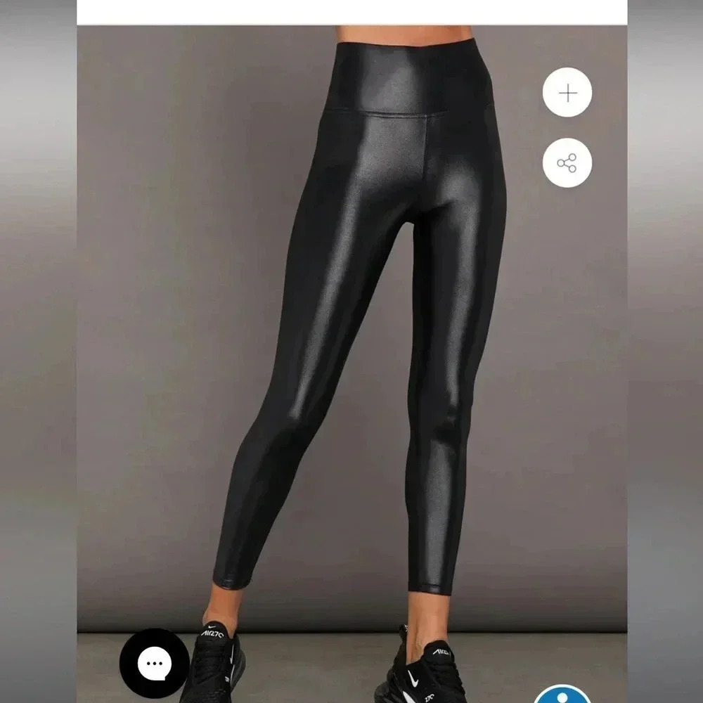Glossy black leggings